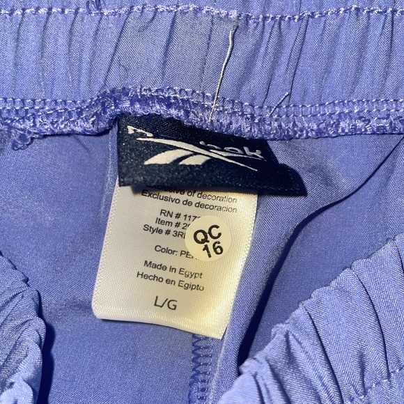 Reebok Shorts Sz L w/ Drawstring and Pockets - Picture 4 of 5